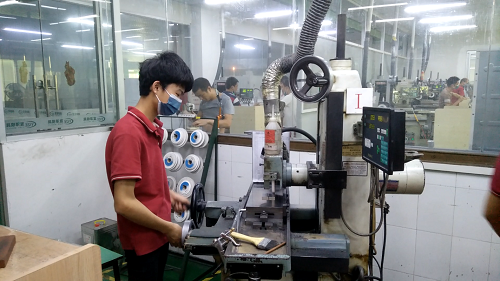 The grinding processing of YIZE MOULD