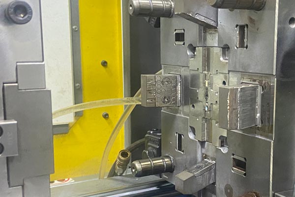 gas-assisted injection molding