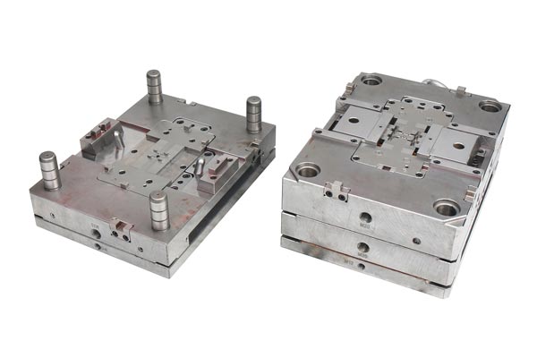 Plastic mold injection molding